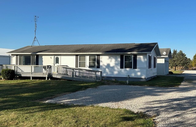 Charming Country 3-bedroom home 4 Miles South of Wabash on HWY 13