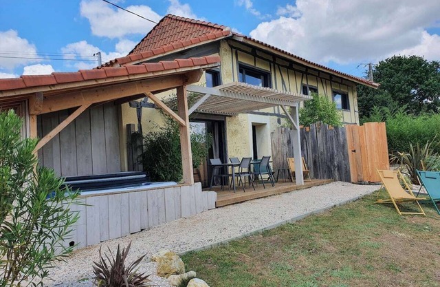 Charming country cottage - Private jacuzzi with view - 10 min from Marciac