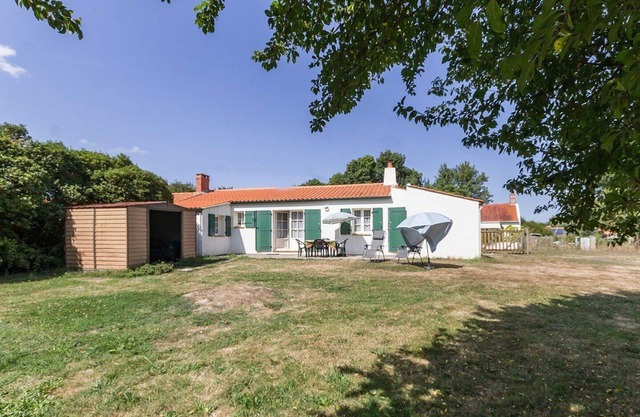 Charming Countryside Cottage Near Beach with Bikes and Garden