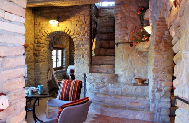 Charming Countryside Villa with Pool near beaches and mountains