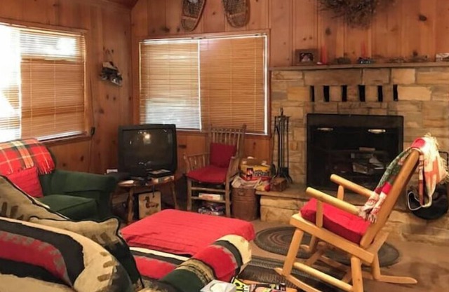 Charming & Cozy Mi Wuk Cabin