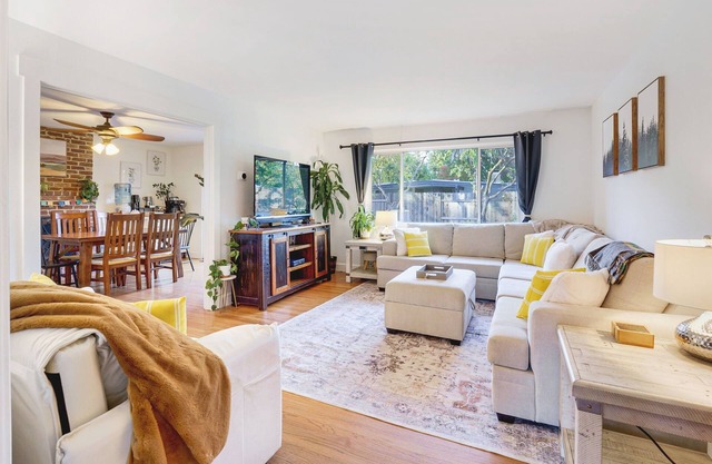 Charming Davis Retreat: Cozy & Central