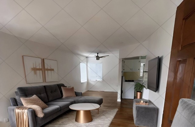 Charming detached bungalow with WiFi and AC in serene San Juan Capistrano