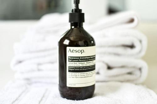 Charming Desert Villa w Pool New