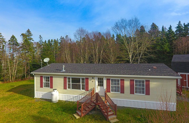 Charming dog-friendly home with fireplace, fast WiFi, & washer/dryer