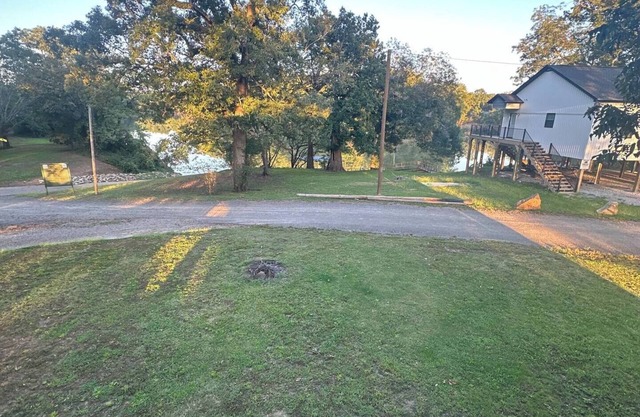 Charming double suite cabin on the Red River near Searcy, AR