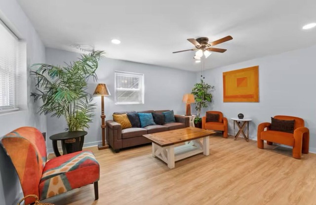 Charming Downtown 2-bedroom bungalow in lovely Durham