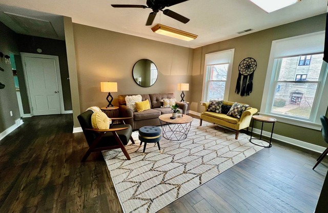 Charming Downtown Apartment - walk to everything!