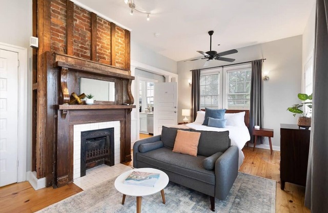 Charming Downtown Studio with Modern Amenities