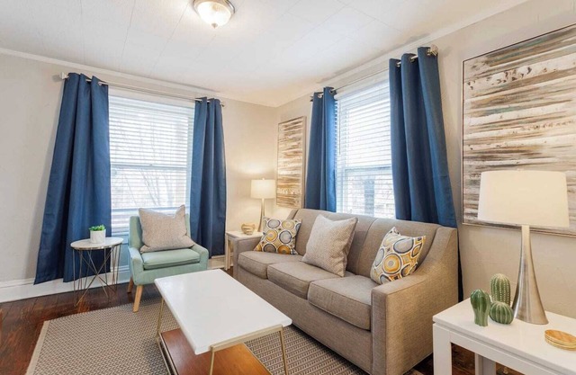 Charming Duplex Near Food and Fun | 15/16