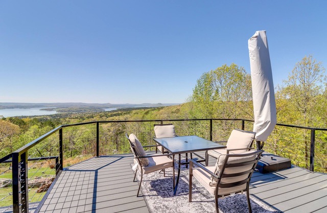 Charming Edgemont Home w/Deck & Lake Views!