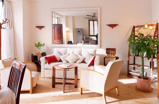 Charming Elegant Warm 1B Flat, 592 Ft, Montmartre
