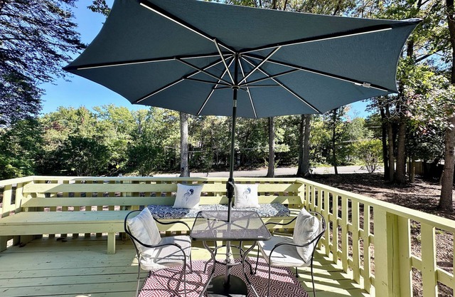 Charming entire house with WiFi and AC in serene Severn