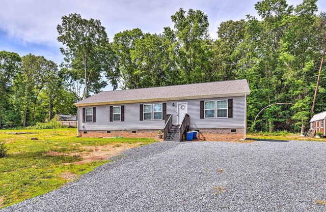 Charming Family-Friendly Wingate Home w/ Pond