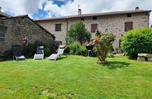 Charming cottage with garden and wifi in Chalmazel-Jeansagnière