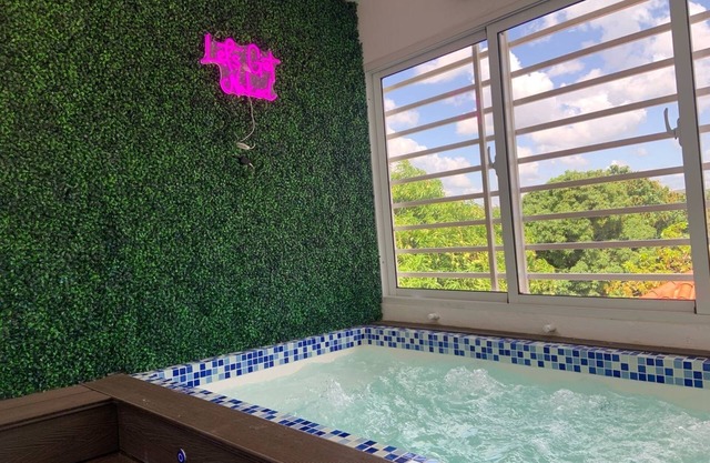 Charming Getaway in the Heart of Baní – Private Jacuzzi Included!