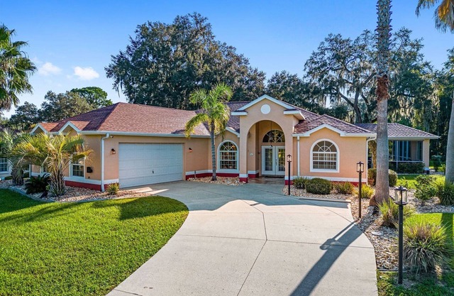 Charming Golf Retreat - Pool/hot tub sleep 6