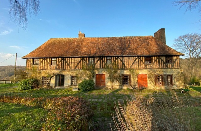 Charming house in the grounds of a Pays d'Auge manor house