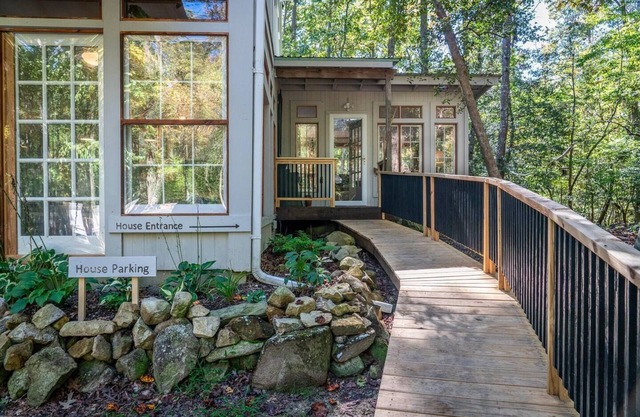 Charming Handmade Retreat — 15 mins to Chapel Hill