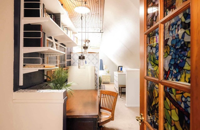 Charming Highlands Cottage - Walk to Shops & Eats