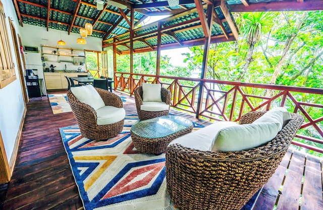 Charming Hilltop Jungle Bungalow on Isle Bastimentos with WiFi & AC
