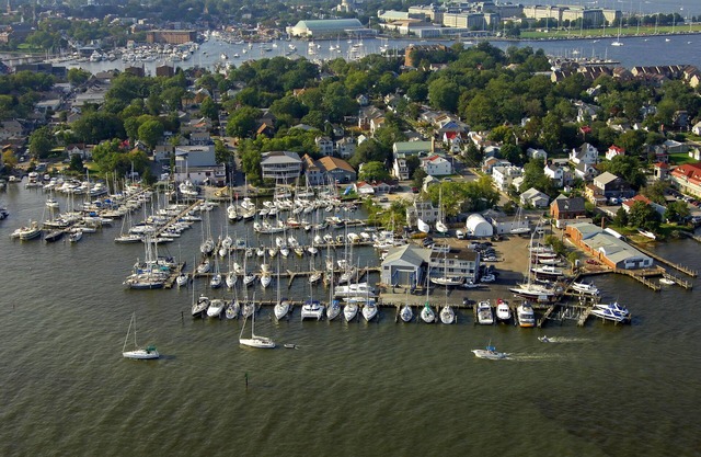 Charming Historic Row House in The Heart of Eastport's Horn Point