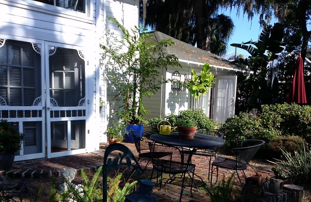 Charming, Historic Carriage House Old Florida setting on Tampa Bay