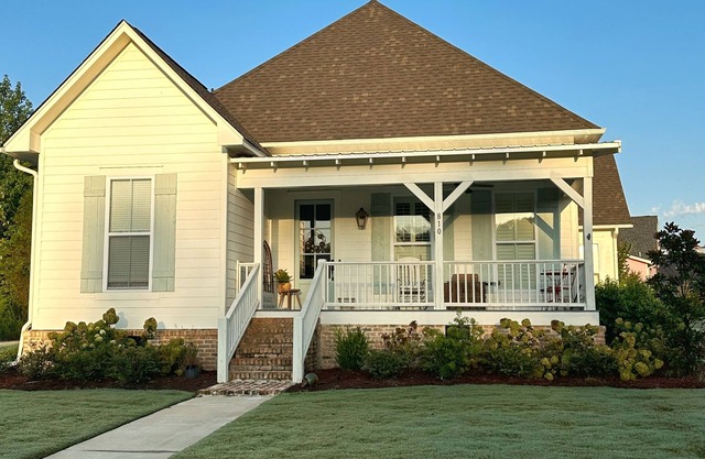 Charming home in Plein Air - Taylor, MS - Open Arkansas Weekend! Pet friendly