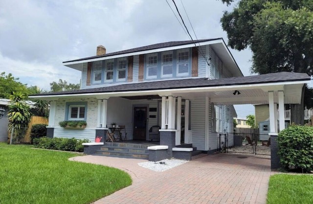 Charming home in the heart of South Tampa, two blocks from Bayshore with pool