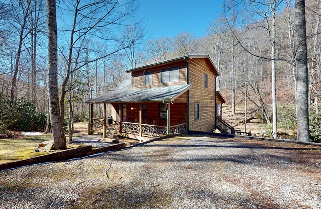 Charming Home in Topton with Creek views and High Speed Internet