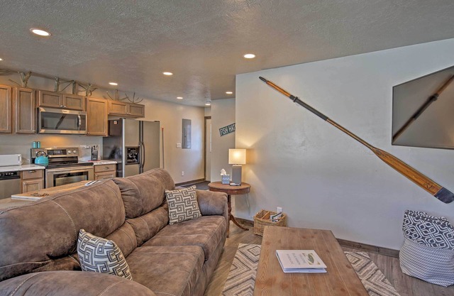 Charming Home - 1 Mi to Yellowstone National Park!