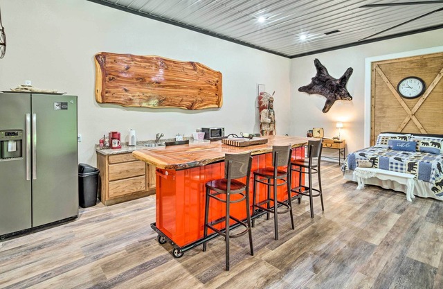 Charming Home w/ Patio ~ 9 Mi to Cave Spring!