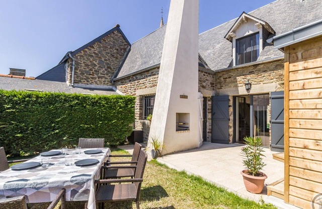 Charming Home with Spa, BBQ, Bikes, and Stunning Mt St-Michel Views!