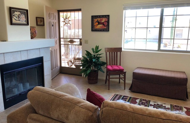 Charming home with WiFi, garage, view, fitness center in adorable Green Valley