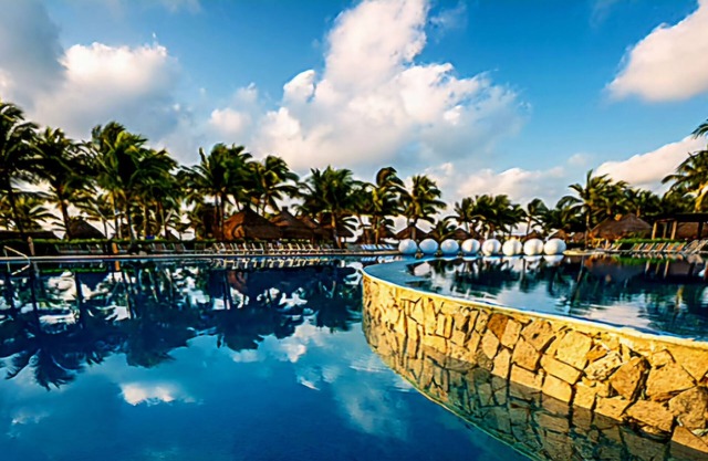 Charming hotel in Playa del Carmen with a nature vibe. Relax in paradise.