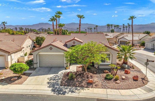 Charming house in Sun City Palm Desert with AC, WiFi, fitness room