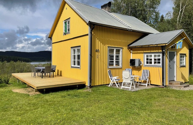 Charming house on large plot with lake view - close to nature and skiing
