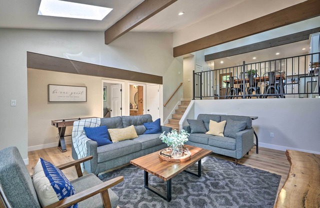 Charming House on the Hill Near Sly Park, Apple Hill, Wineries!