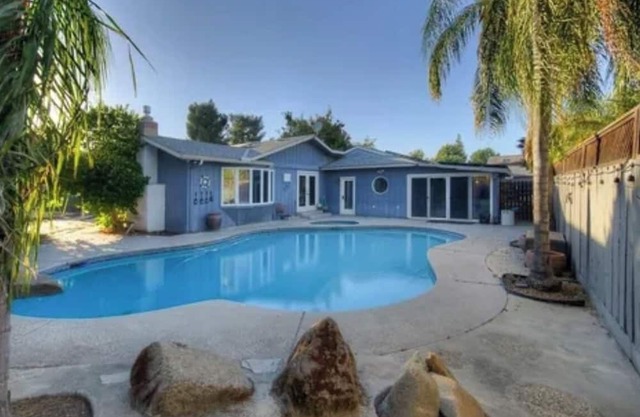 Charming house with 2 bedrooms in Clovis with WiFi and pool