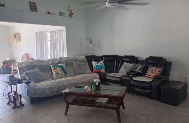 Charming house with boat dock in serene Inglis, riverfront deep water gulf acces