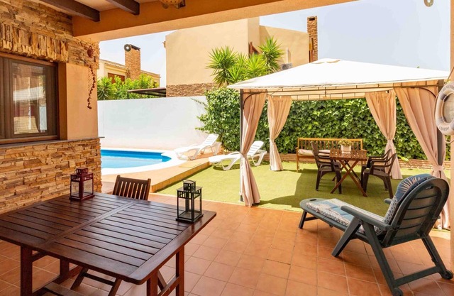 Charming house with pool and barbecue area