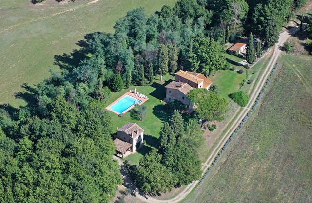 Charming Tuscany Country House with private pool, barbecue & table tennis