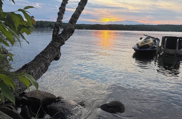 Charming lake front 2-bedroom cottage in serene Alexander with WiFi, AC