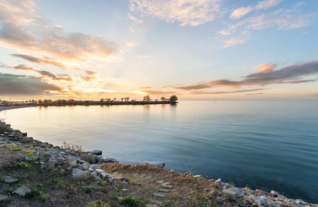 Charming Lakefront home with incredible views on Lake Erie, Lorain OH