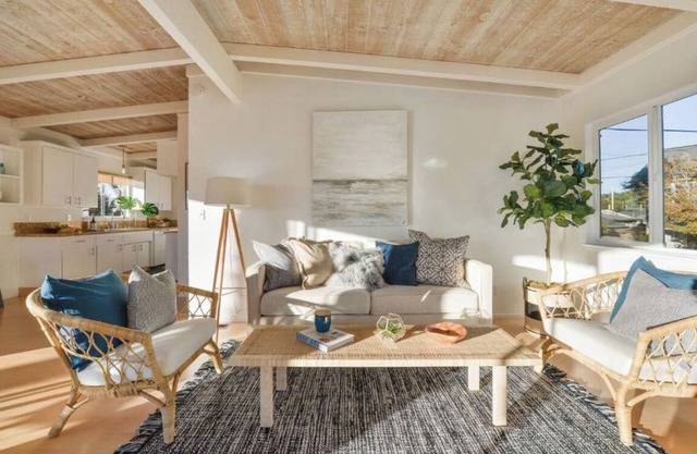 Charming, light-filled home - walk to the beach!