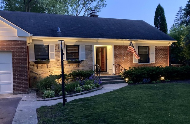 Charming, light-filled 5br Wilmette home