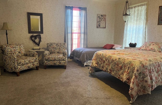Charming lodge with WiFi in Trenton