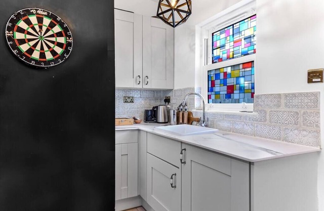 Charming Log Cabin with Hot Tub and Grill