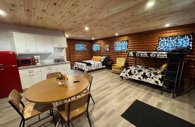 Charming log cabin on a quiet back road to get away from it all and enjoy nature