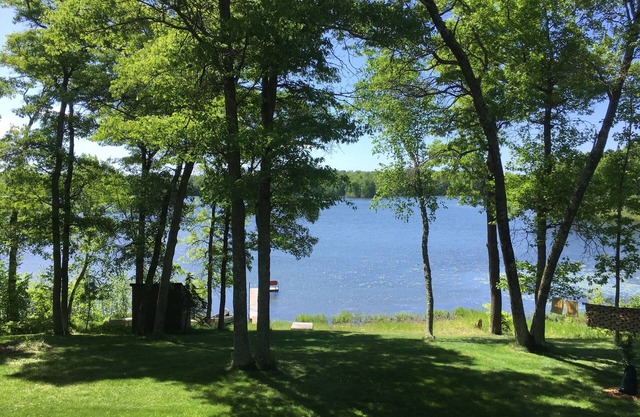 Charming Log Cabin on Beautiful Lake Butterfield